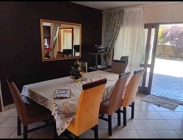 3 BEDROOM TOWNHOUSE FOR SALE IN THATCHFIELD